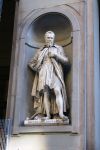 102a Statue von Michelangelo bei den Uffizien.jpg